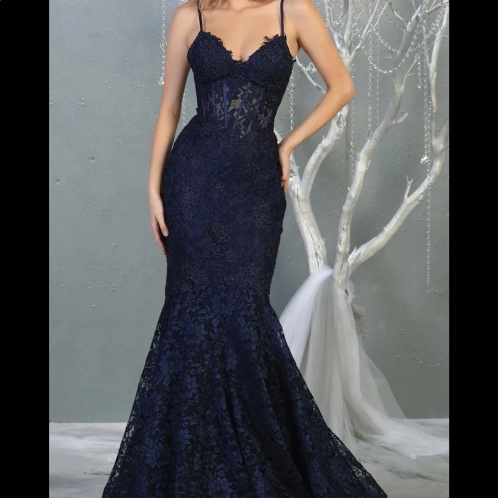 - Ball gown Beutiful in person